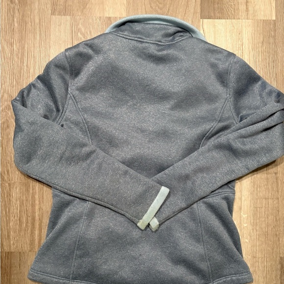 The North Face Women's Two-Tone Blue Fleece Jacket - Picture 7 of 8